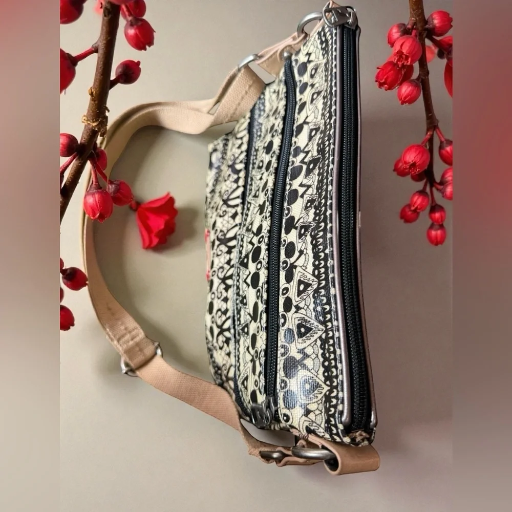 SAKROOTS Artist Circle Flat Crossbody Bag. - Picture 11 of 16